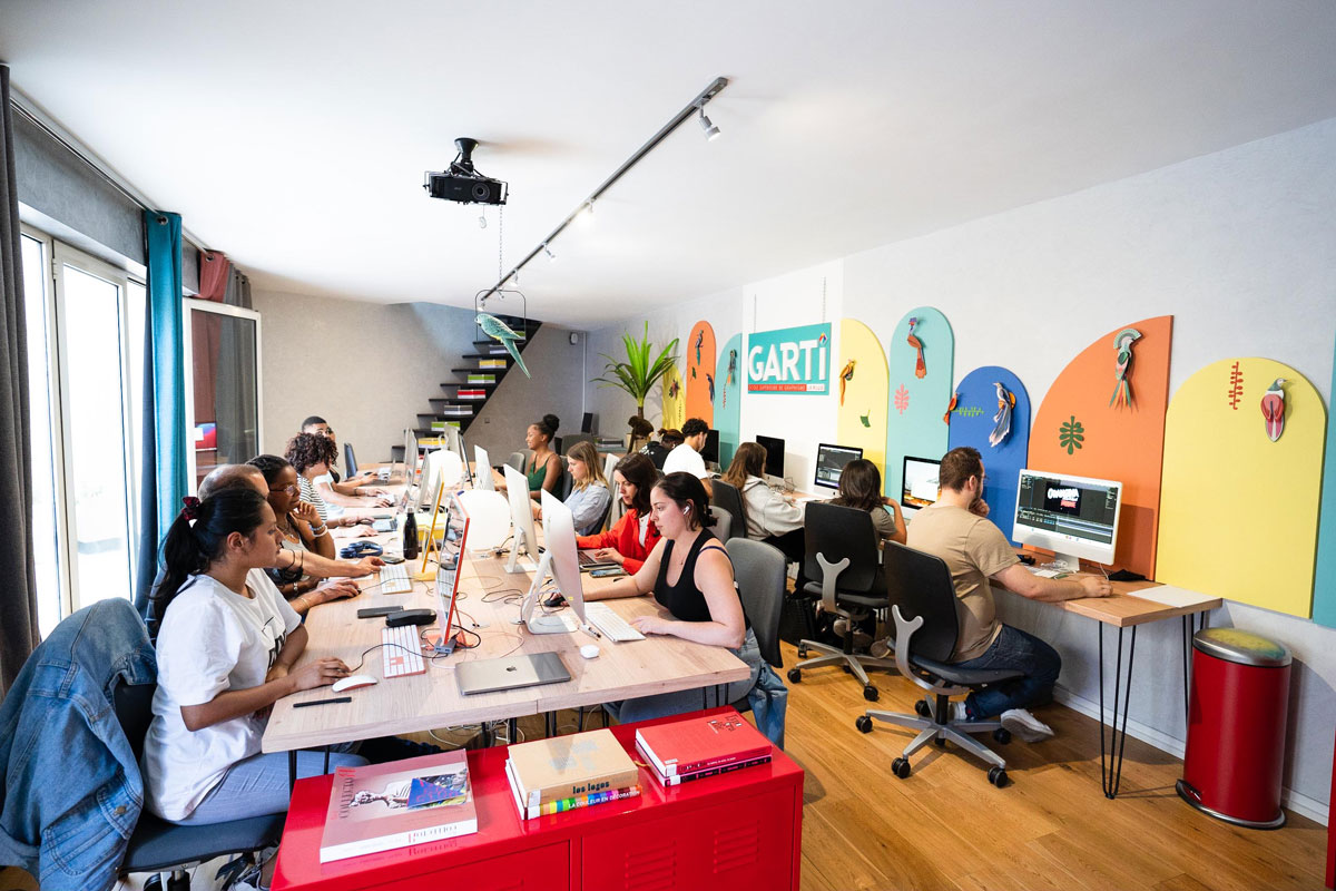 Espace de travail du campus GARTI à Paris